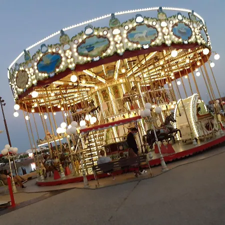 Lumineux Dans La Coulee Verte A Gilles Croix De Vie * سانت جيل كروا دي فيي