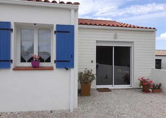 Lumineux Dans La Coulee Verte A Gilles Croix De Vie سانت جيل كروا دي فيي