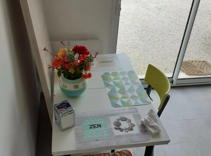 Lumineux Dans La Coulee Verte A Gilles Croix De Vie *