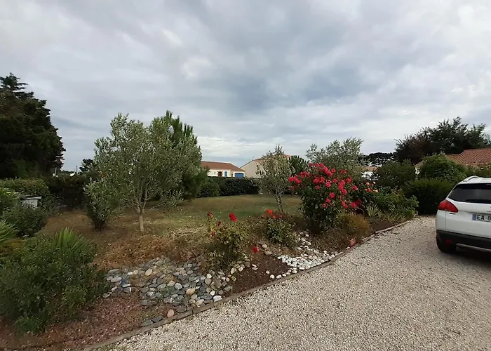 Lumineux Dans La Coulee Verte A Gilles Croix De Vie Apartman